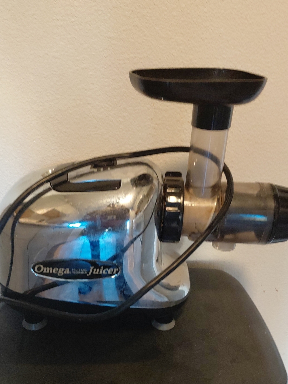 Omega Juicer Electric Masticating Juicer - Chrome/Black